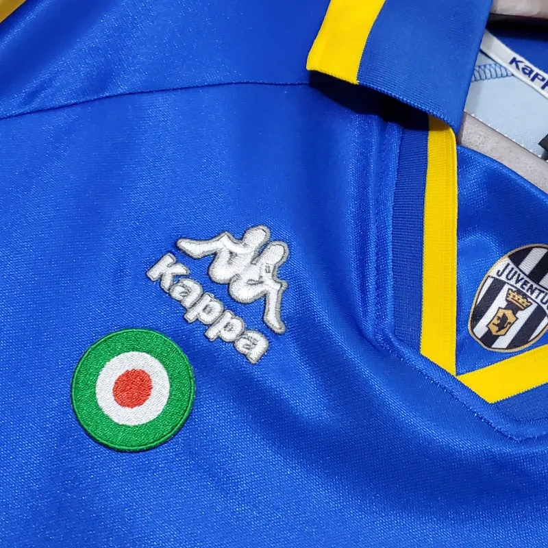 1995-96  Juventus Retro Jersey Away