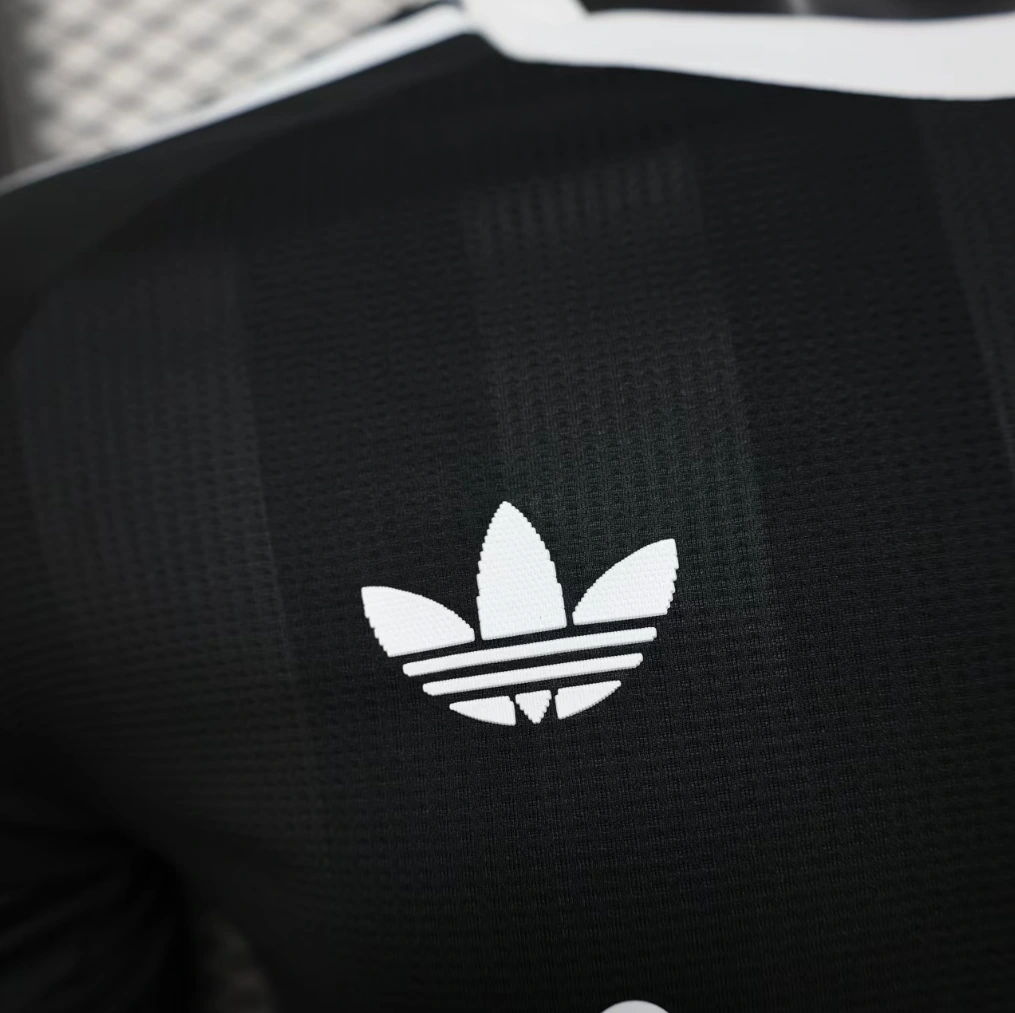 Liverpool Black Goalkeeper Football Shirt 2025-26 Player Edition